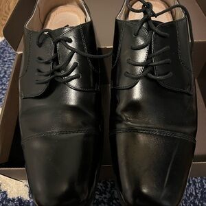 Boys size 7m Florsheim Black leather shoes